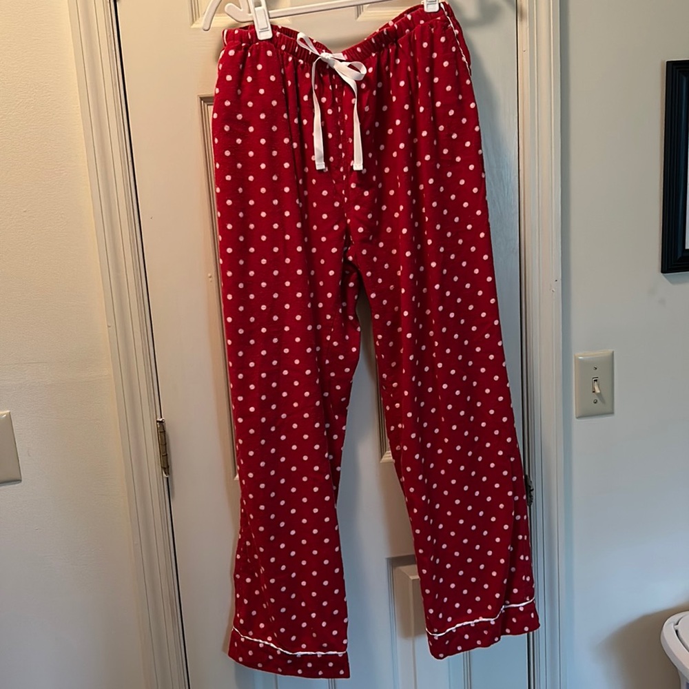 Noble Mount Warm pajama bottoms, with white polkadots and satin trim. Size XL.